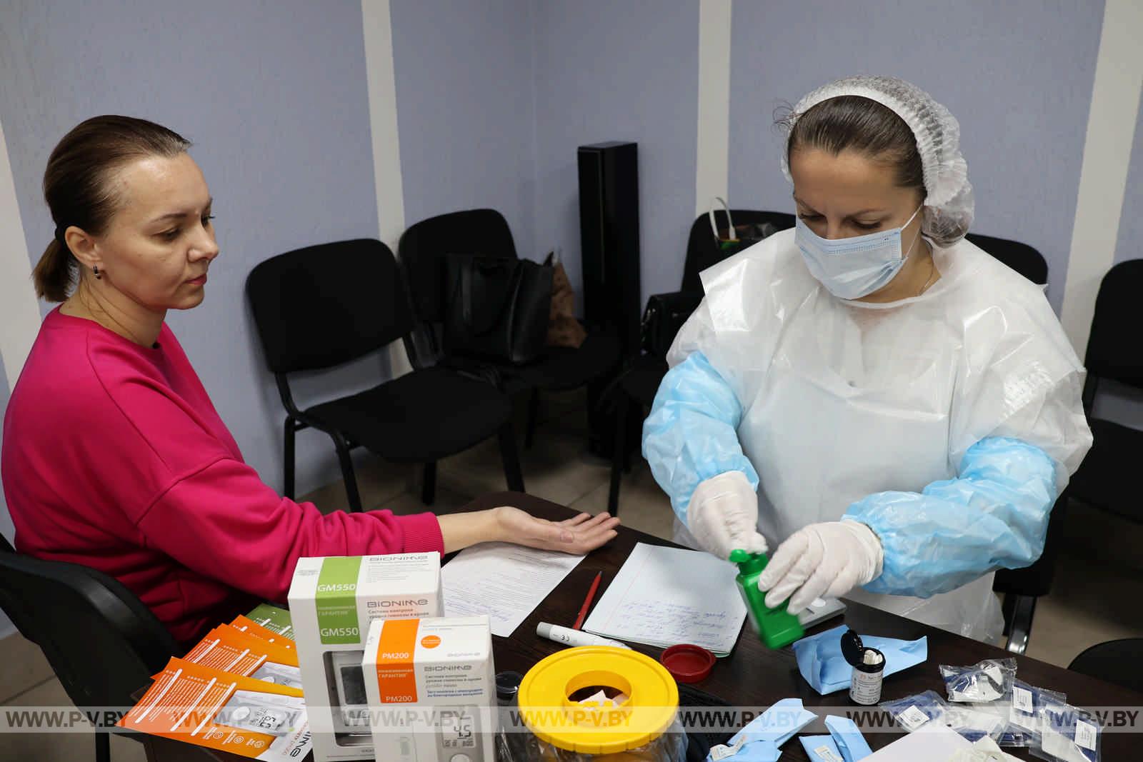 Не обращаясь в поликлинику, могли сделать ЭКГ, биохимический анализ крови, измерить давление