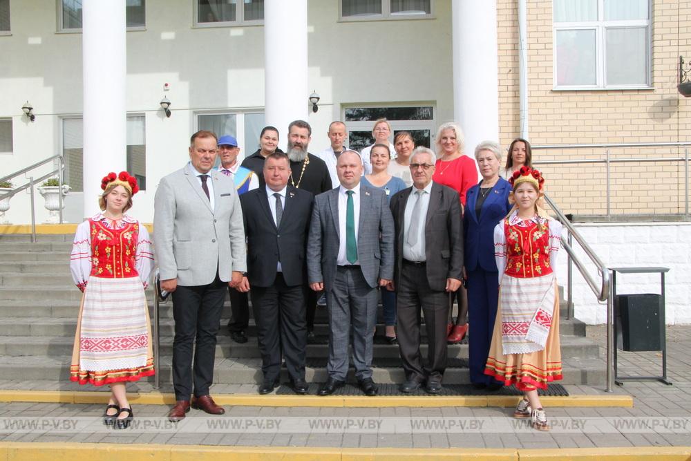 В День пожилых людей с подарками пансионат «Пина» посетил Виктор Рафалович В День пожилых людей с подарками пансионат «Пина» посетил Виктор Рафалович