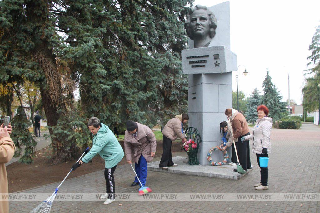 Представительницы Белорусского союза женщин привели в порядок сквер имени Веры Хоружей