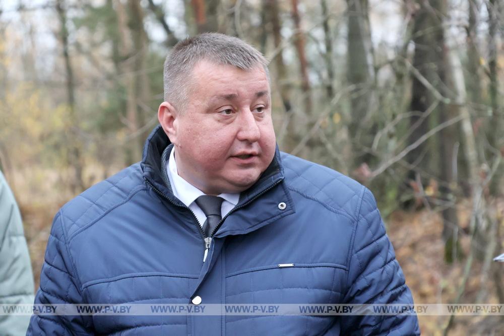 В деревне Малая Плотница обновили памятник убитым фашистами матери и младенцу