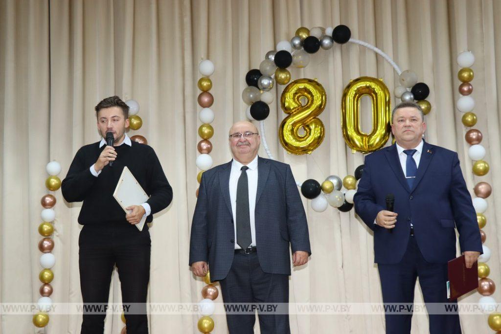 Новодворецкий социальный пансионат «Меречанка» отметил 80 лет со дня своего открытия Новодворецкий социальный пансионат «Меречанка» отметил 80 лет со дня своего открытия