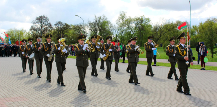 Виктор Бибицкий выбрал все сразу: охрану границы и служение искусству
