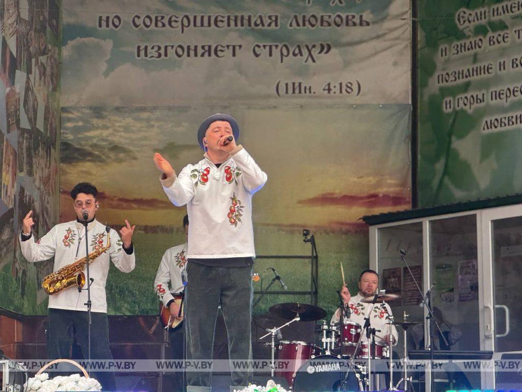 В храме Святых благоверных князей Петра и Февронии состоялся благотворительный концерт группы «Дрозды»