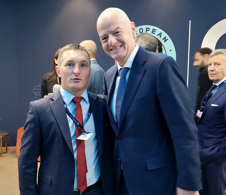 Женскую футбольную команду Пинского района представили на ассамблее EFC в Риме