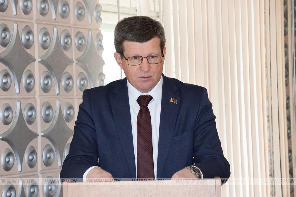 В коллективе Пинского мехтранса обсудили тему семейного воспитания как основы сильного государства В коллективе Пинского мехтранса обсудили тему семейного воспитания как основы сильного государства