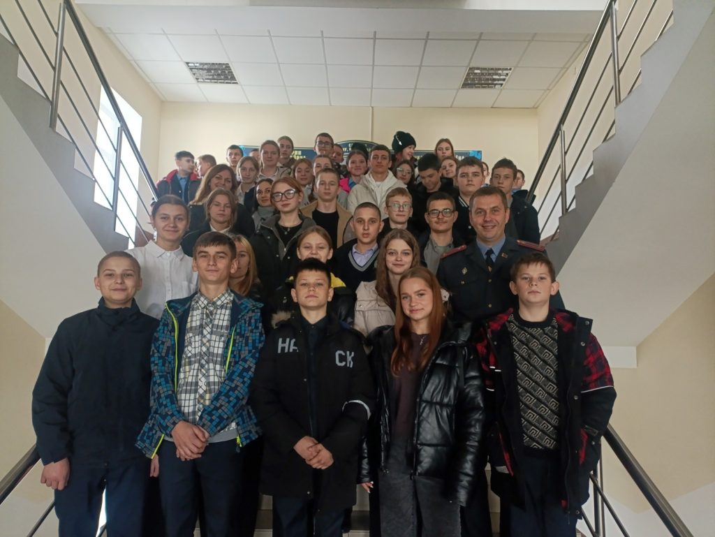 Школьники посетили Пинский РОВД в день открытых дверей