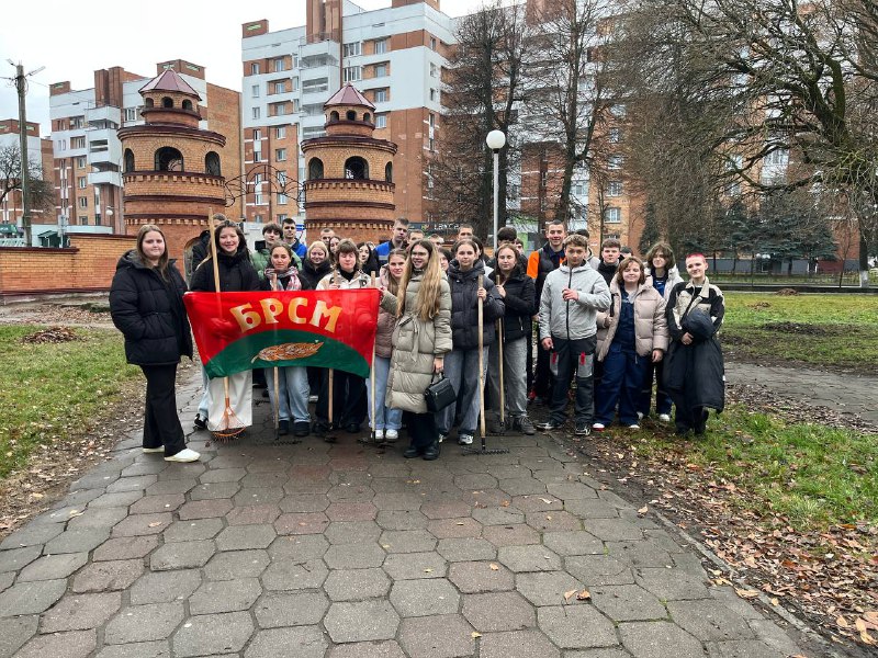 Трудовая акция по уборке детского парка