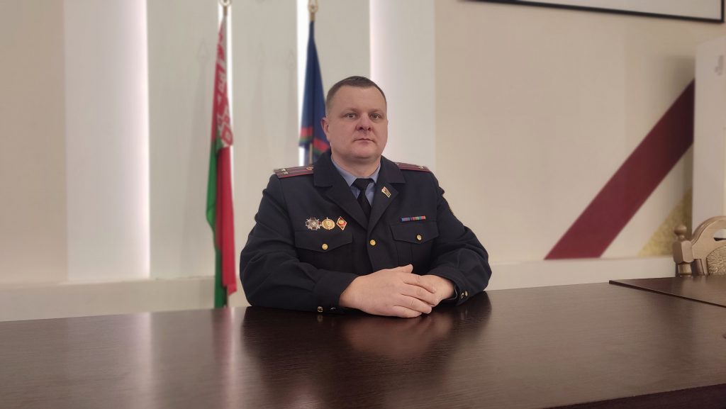 Бросали бутылки с водой из окна многоэтажки. Что говорит милиция?