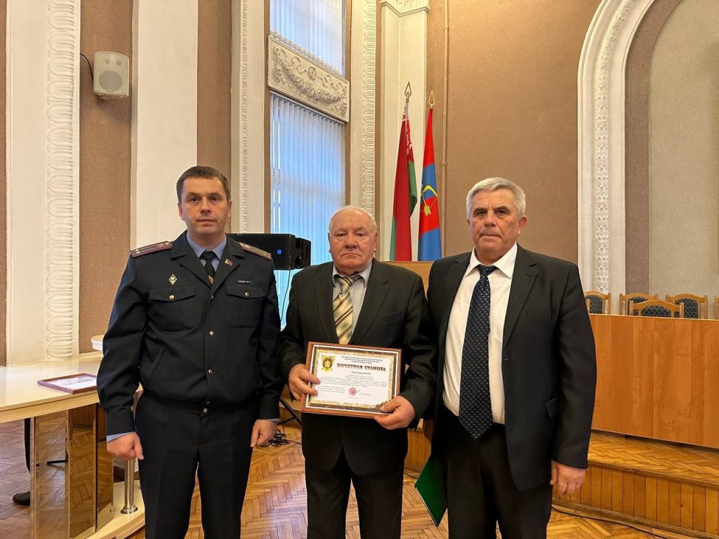 В Пинском РОВД чествовали ветеранов