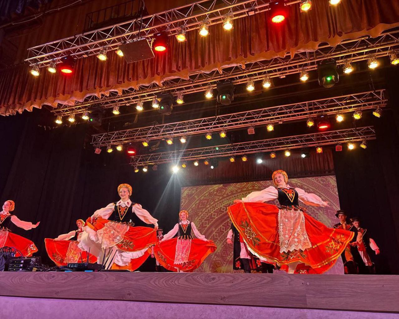 35 лет - Пинскому колледжу искусств