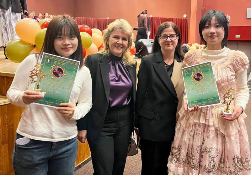 Цзинцзин: «Чту новогодние традиции в Китае, но нравится праздничная атмосфера в Пинске»