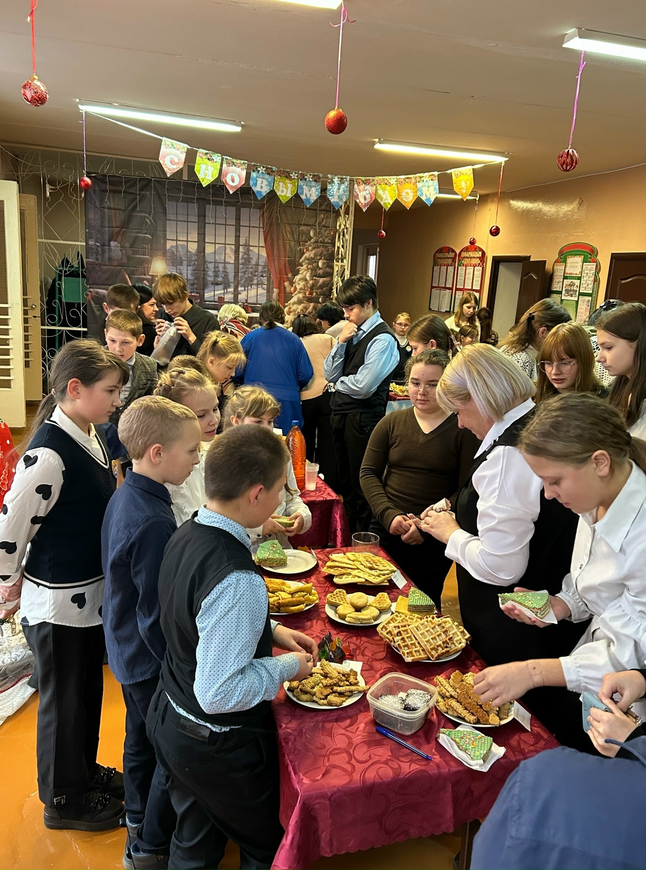 В Тобульской средней школе прошла благотворительная ярмарка «Добрые дела в наших руках»