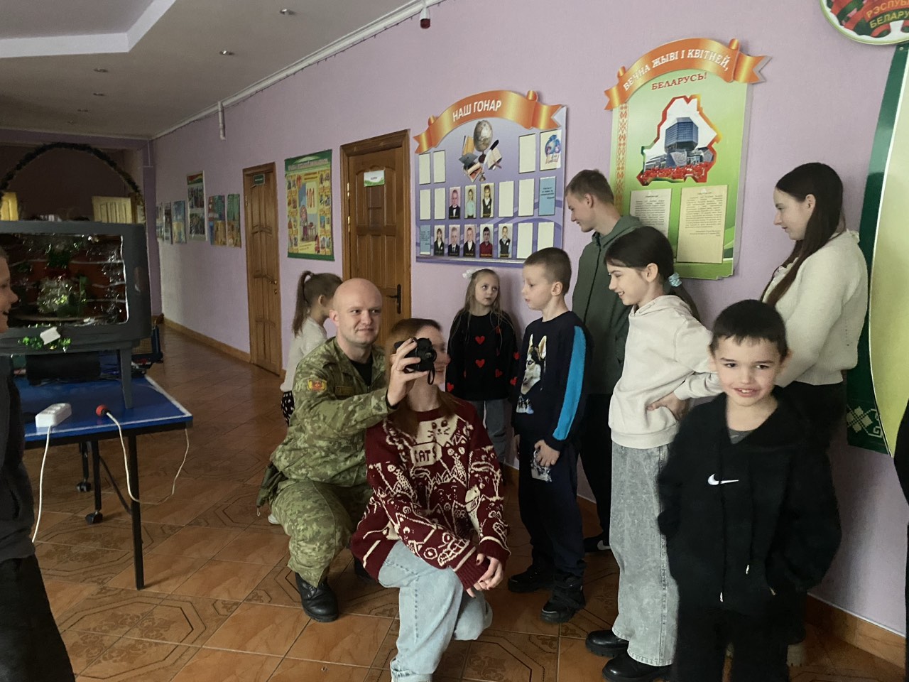 Военнослужащие в гостях у школьников