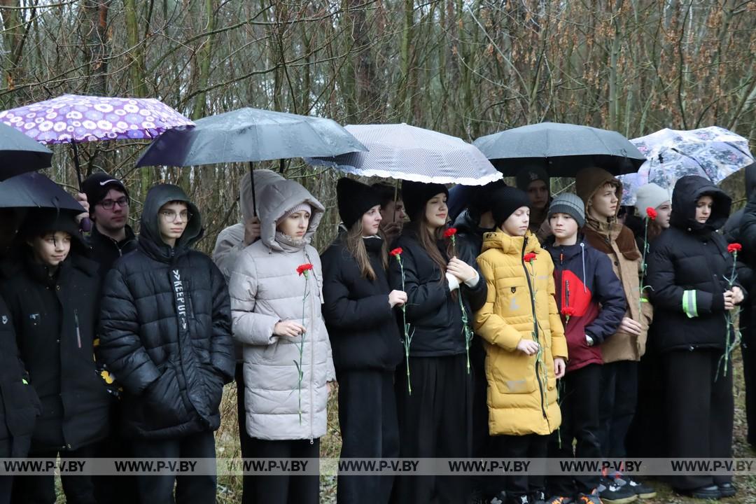 Митинг в Купятичах в память жертв преступления геноцида