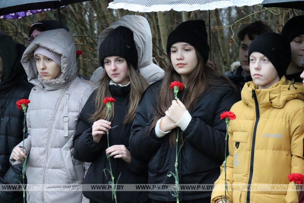Митинг в Купятичах в память жертв преступления геноцида Митинг в Купятичах в память жертв преступления геноцида