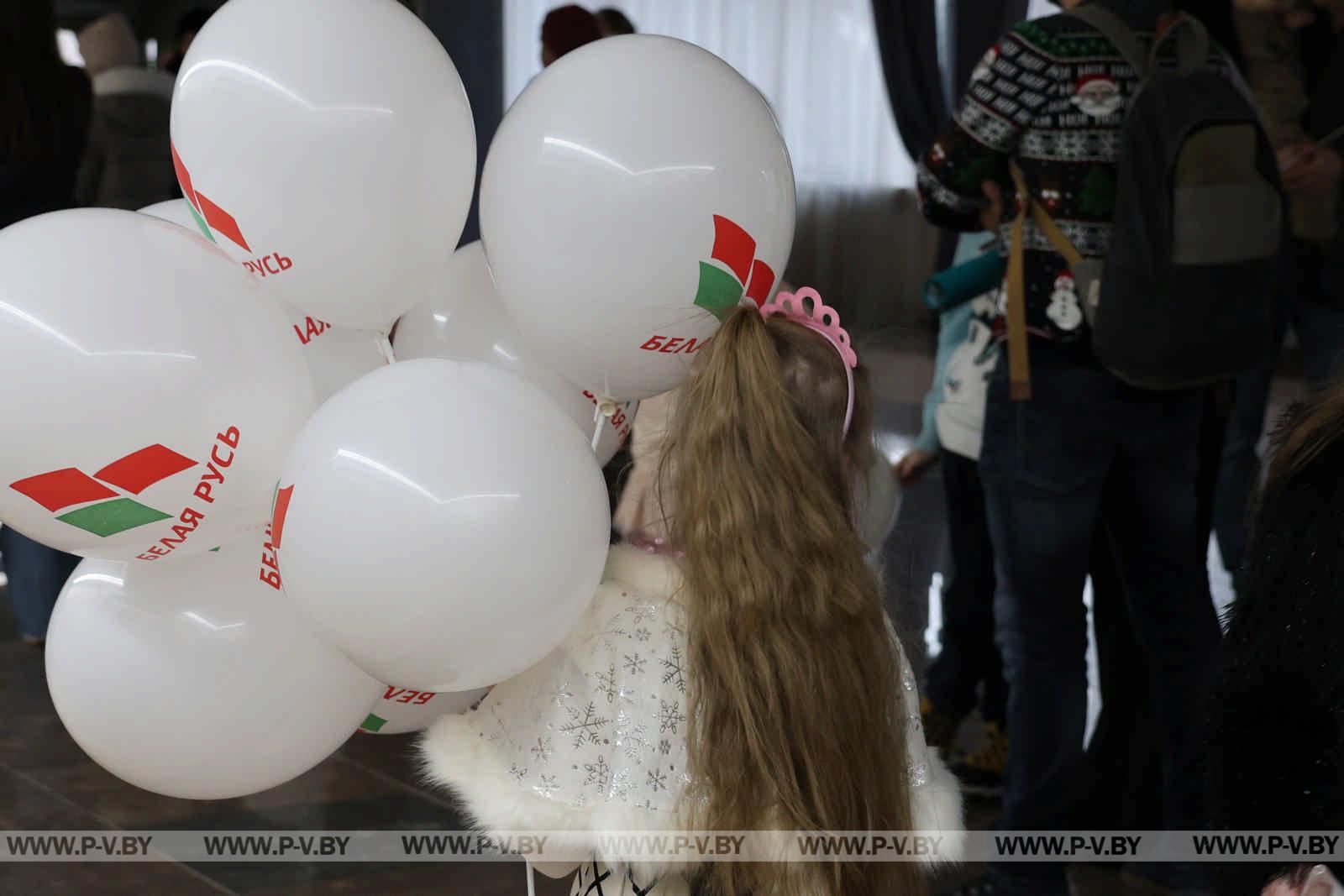 Региональная новогодняя елка в Пинске: чудеса и яркие эмоции для детей