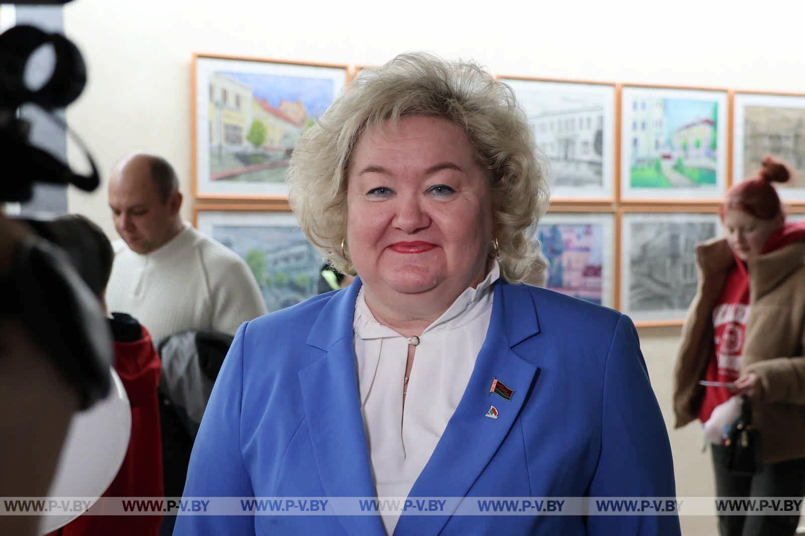 Региональная новогодняя елка в Пинске: чудеса и яркие эмоции для детей