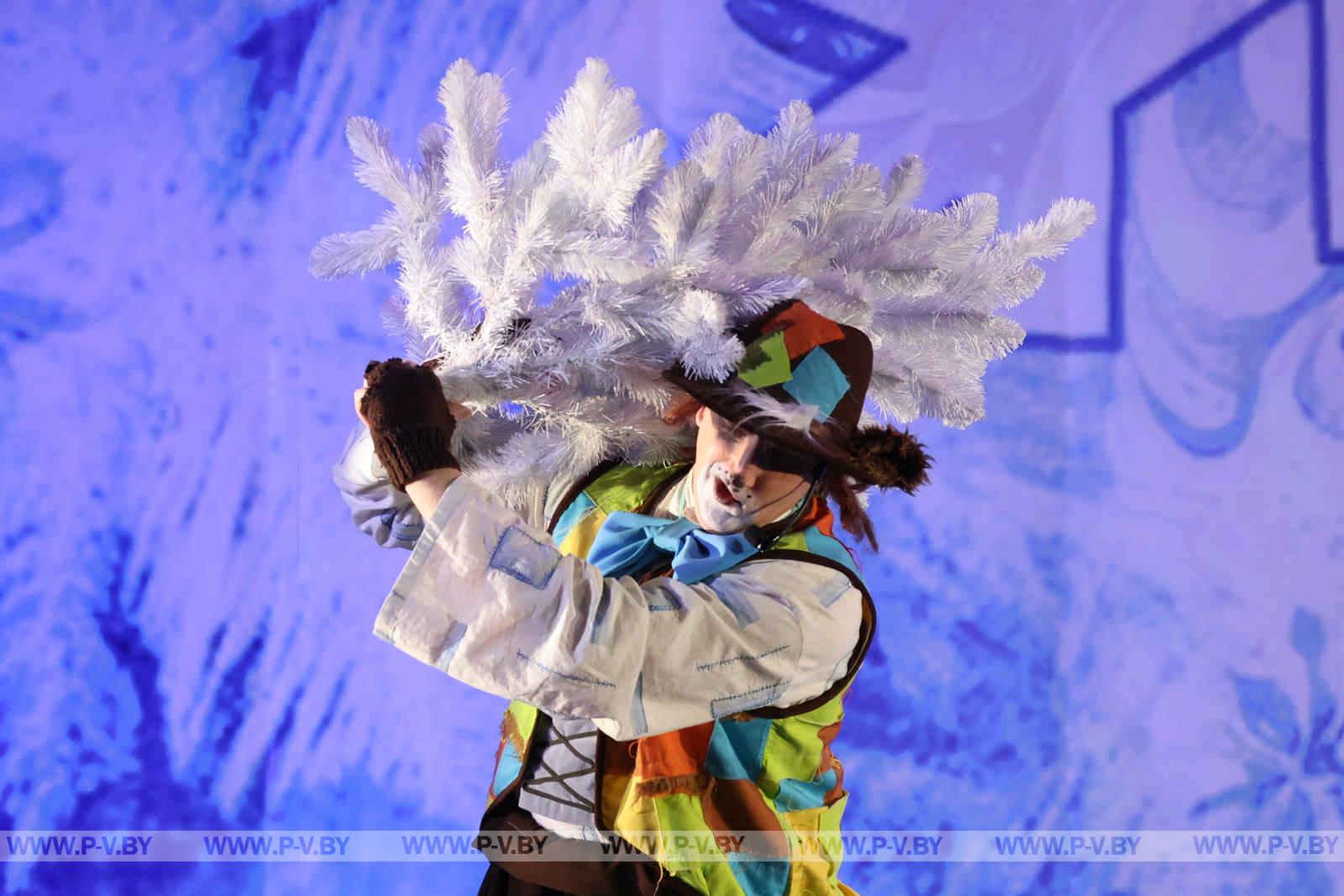 Региональная новогодняя елка в Пинске: чудеса и яркие эмоции для детей