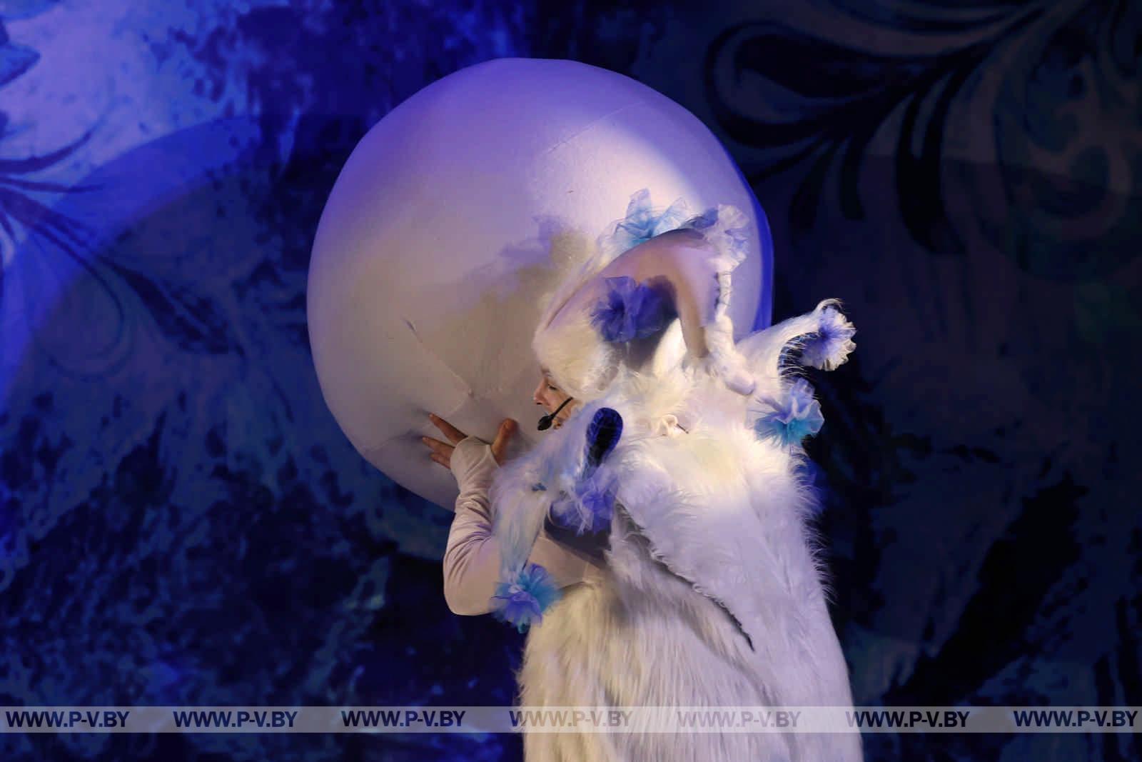 Региональная новогодняя елка в Пинске: чудеса и яркие эмоции для детей