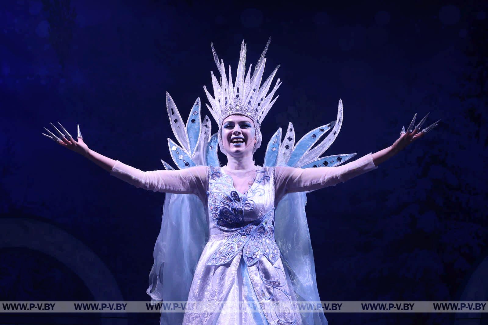 Региональная новогодняя елка в Пинске: чудеса и яркие эмоции для детей