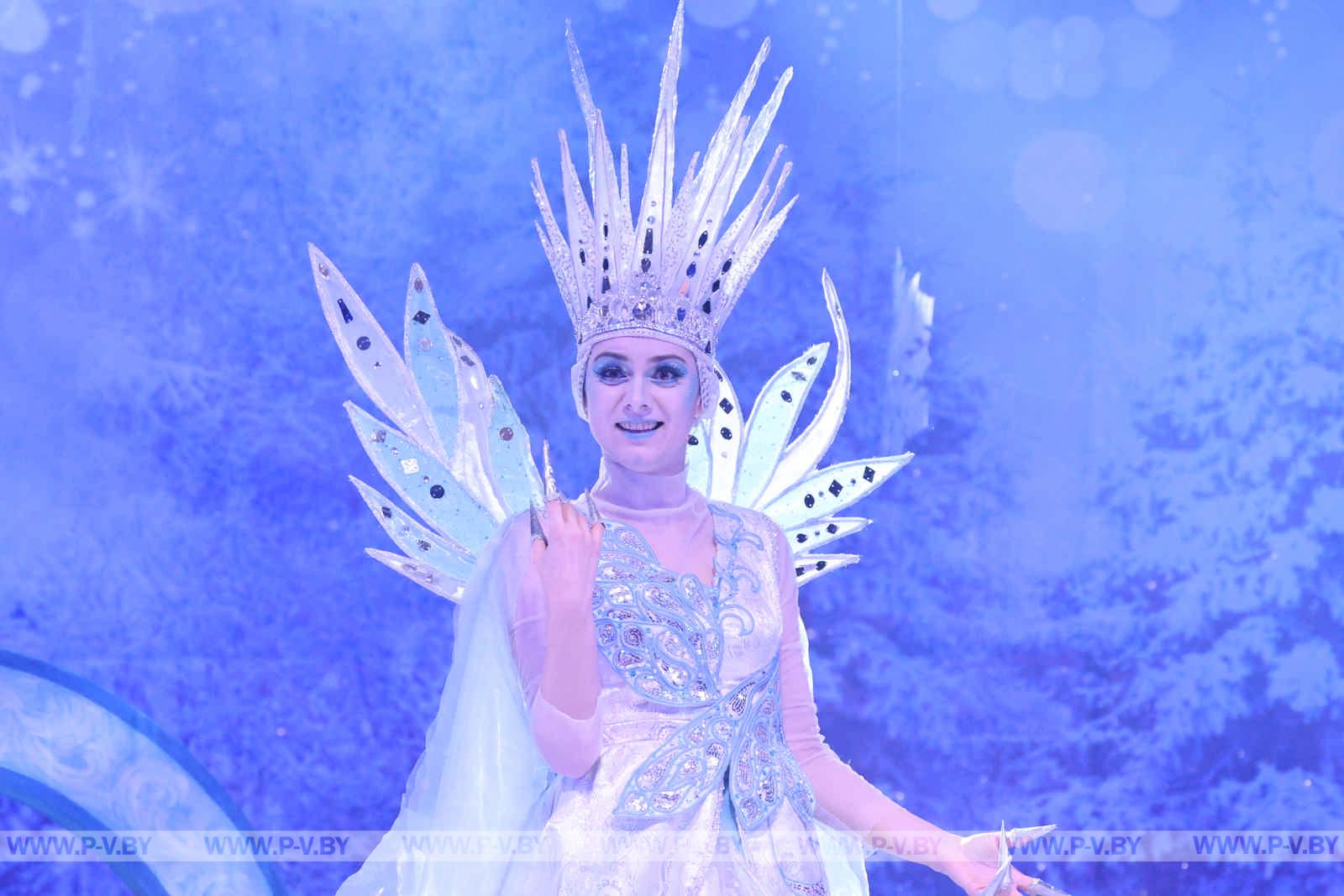 Региональная новогодняя елка в Пинске: чудеса и яркие эмоции для детей