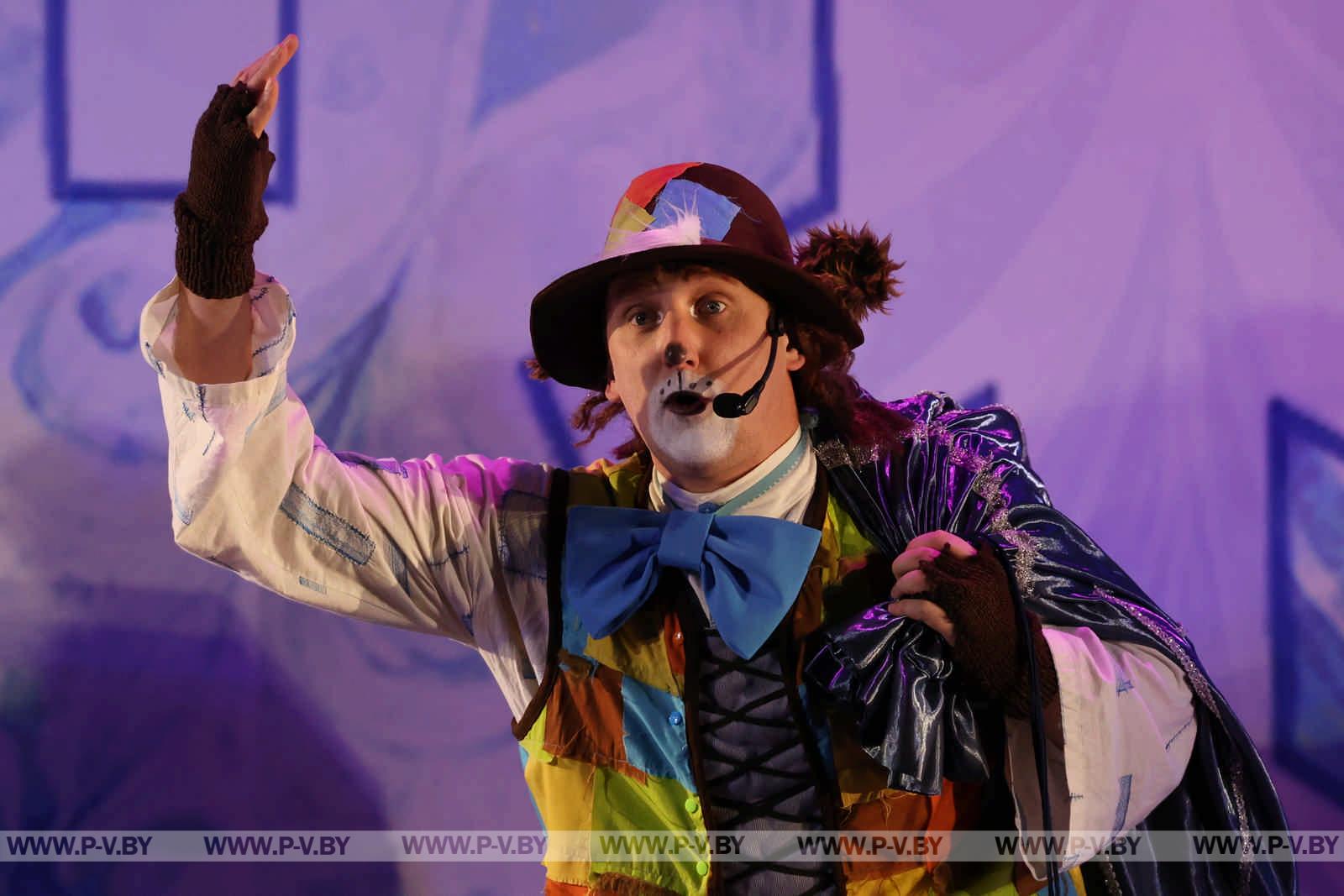 Региональная новогодняя елка в Пинске: чудеса и яркие эмоции для детей