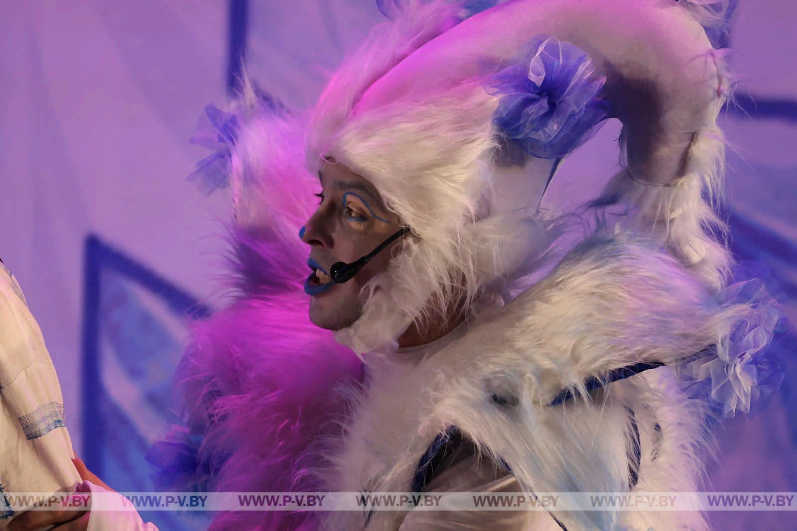 Региональная новогодняя елка в Пинске: чудеса и яркие эмоции для детей