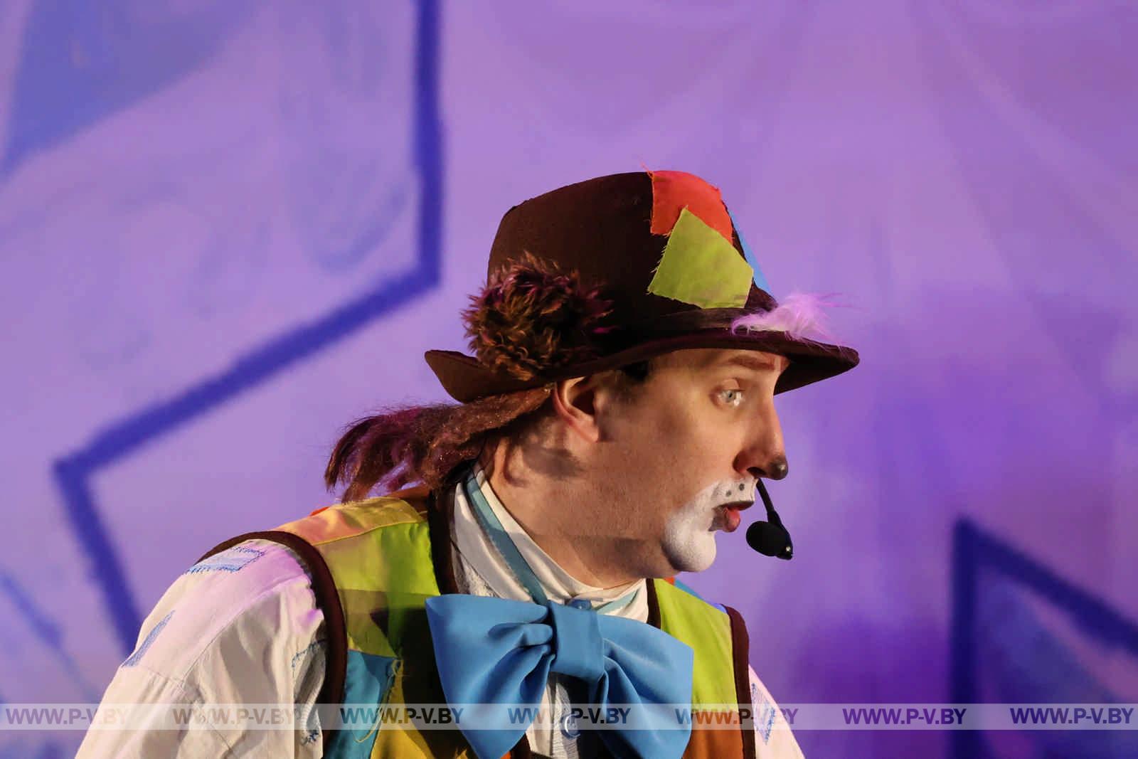 Региональная новогодняя елка в Пинске: чудеса и яркие эмоции для детей