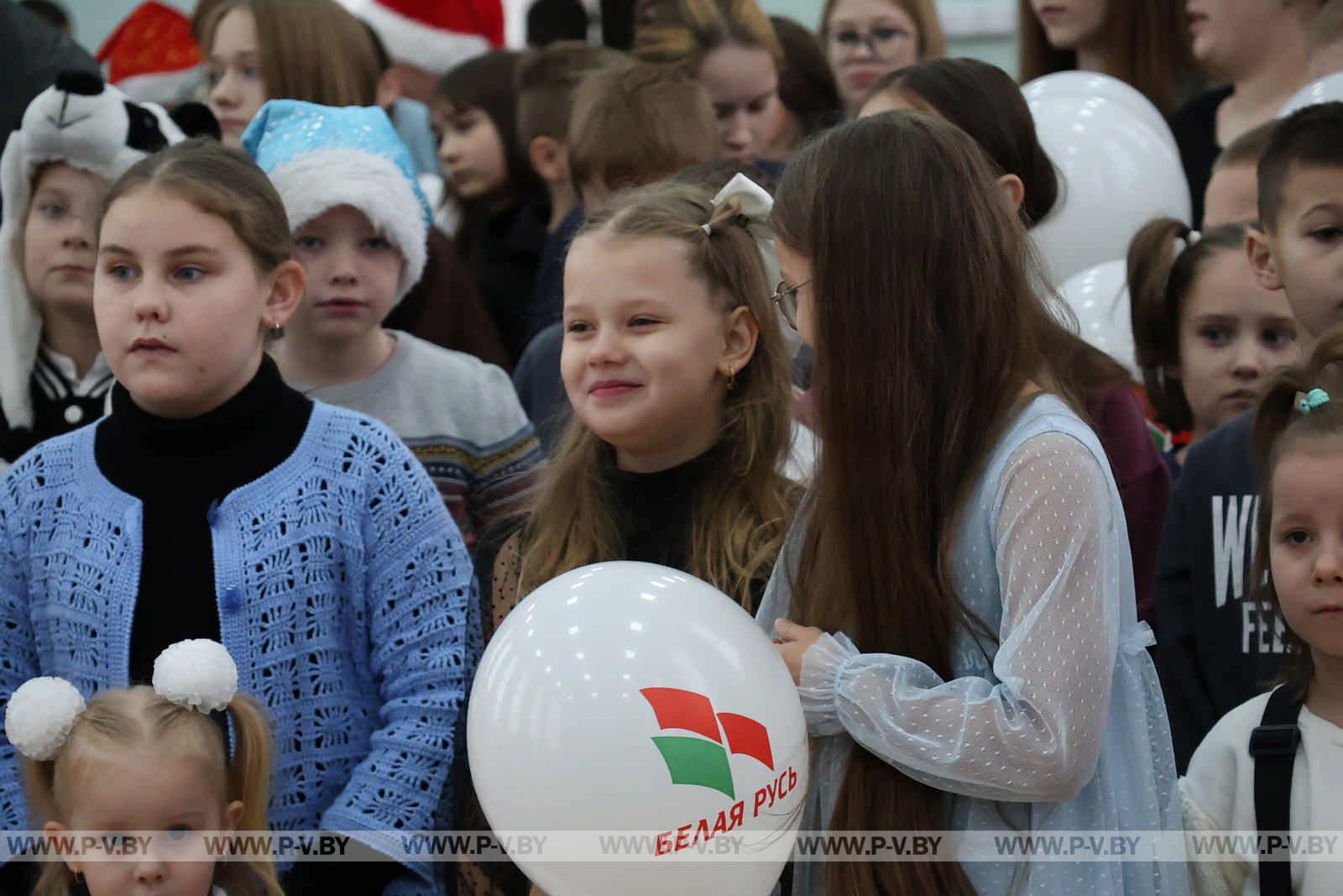 Региональная новогодняя елка в Пинске: чудеса и яркие эмоции для детей