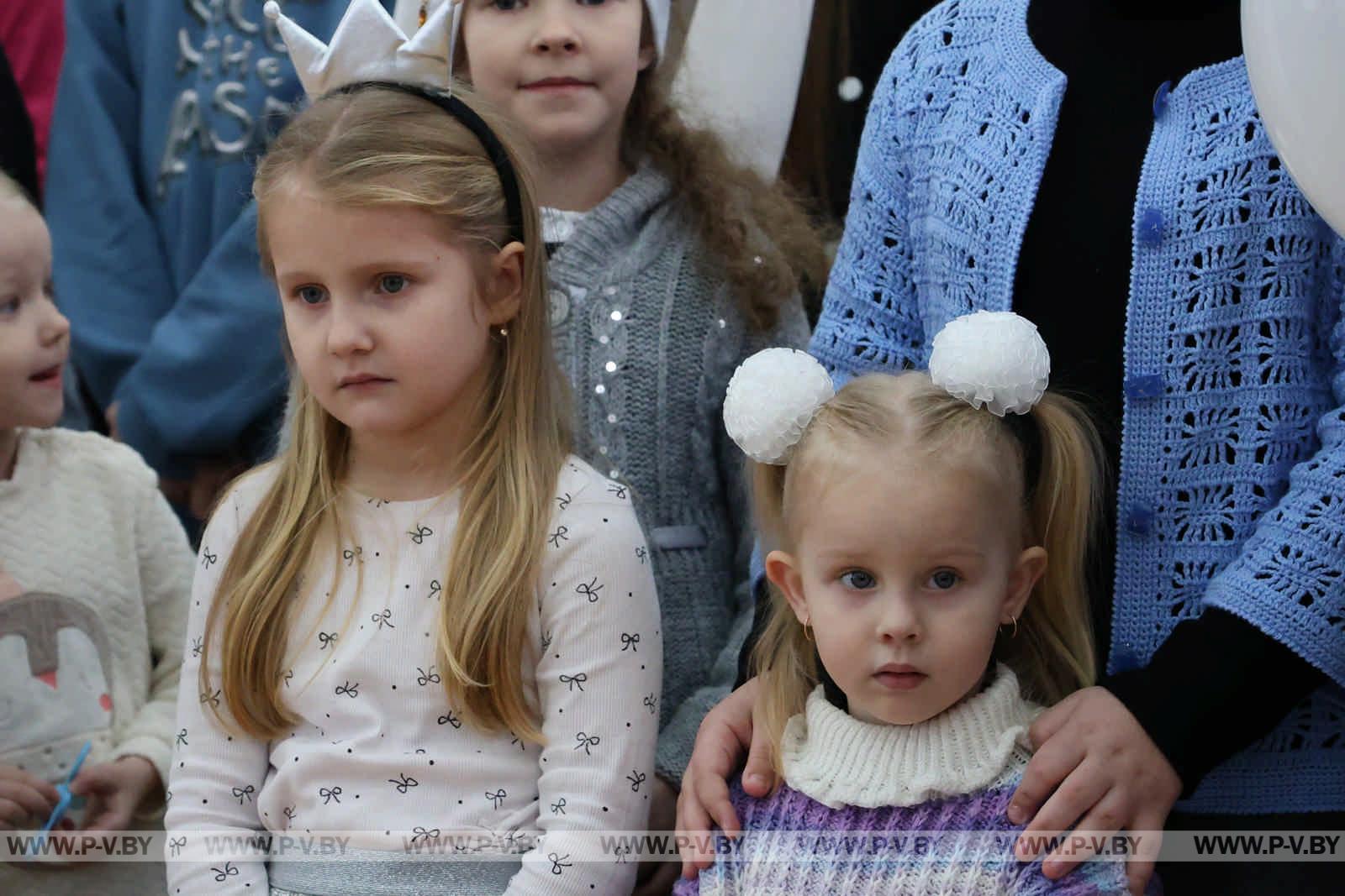 Региональная новогодняя елка в Пинске: чудеса и яркие эмоции для детей