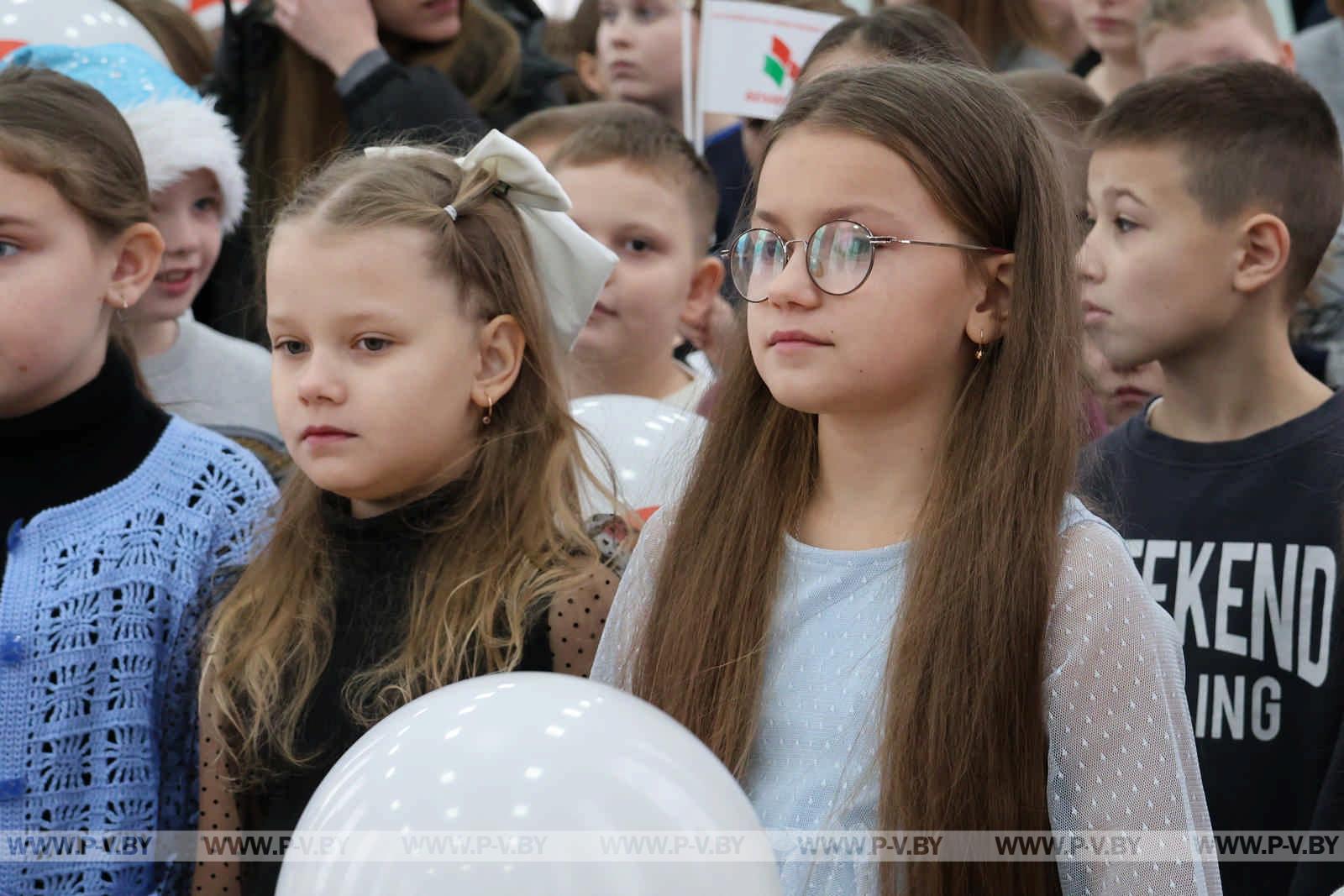 Региональная новогодняя елка в Пинске: чудеса и яркие эмоции для детей