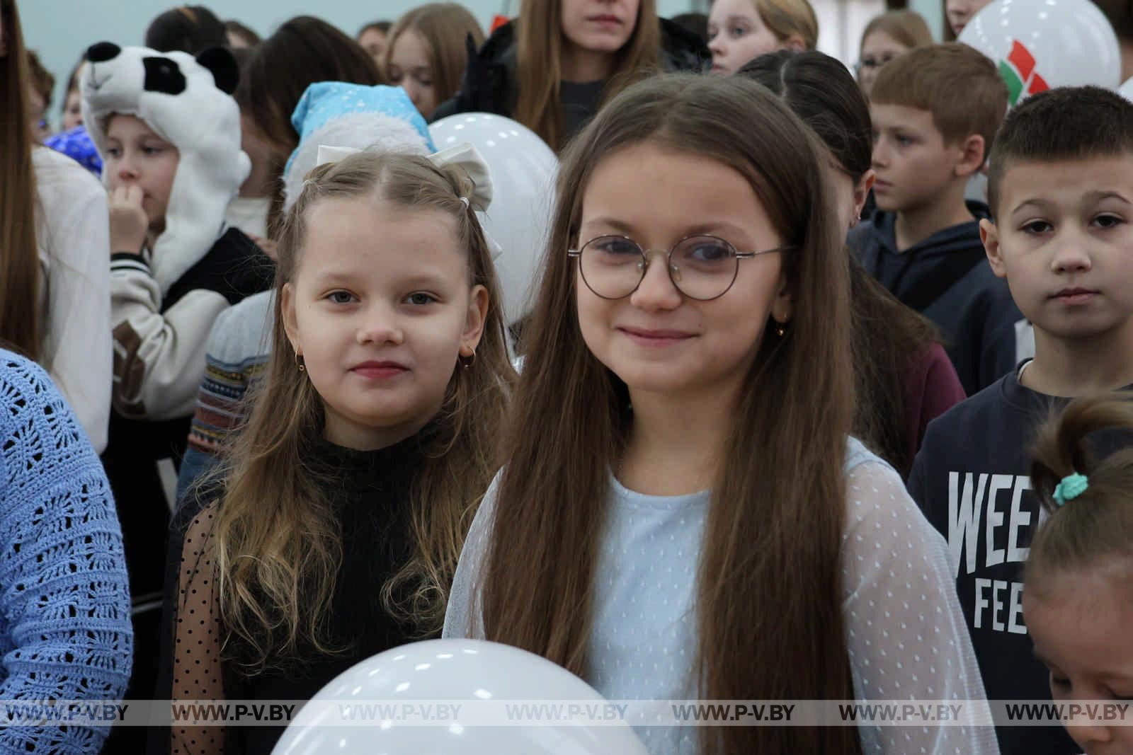 Региональная новогодняя елка в Пинске: чудеса и яркие эмоции для детей