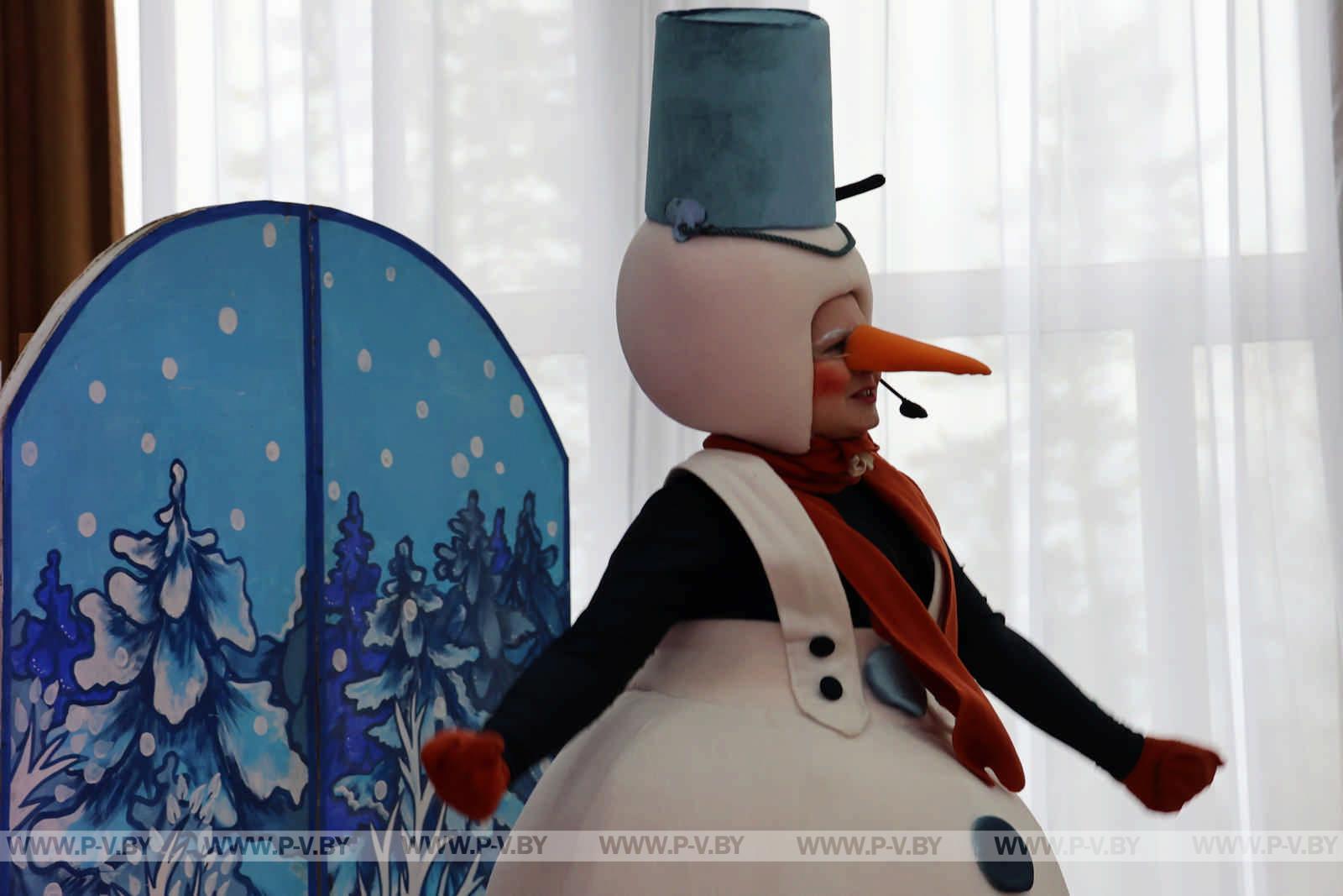 Региональная новогодняя елка в Пинске: чудеса и яркие эмоции для детей