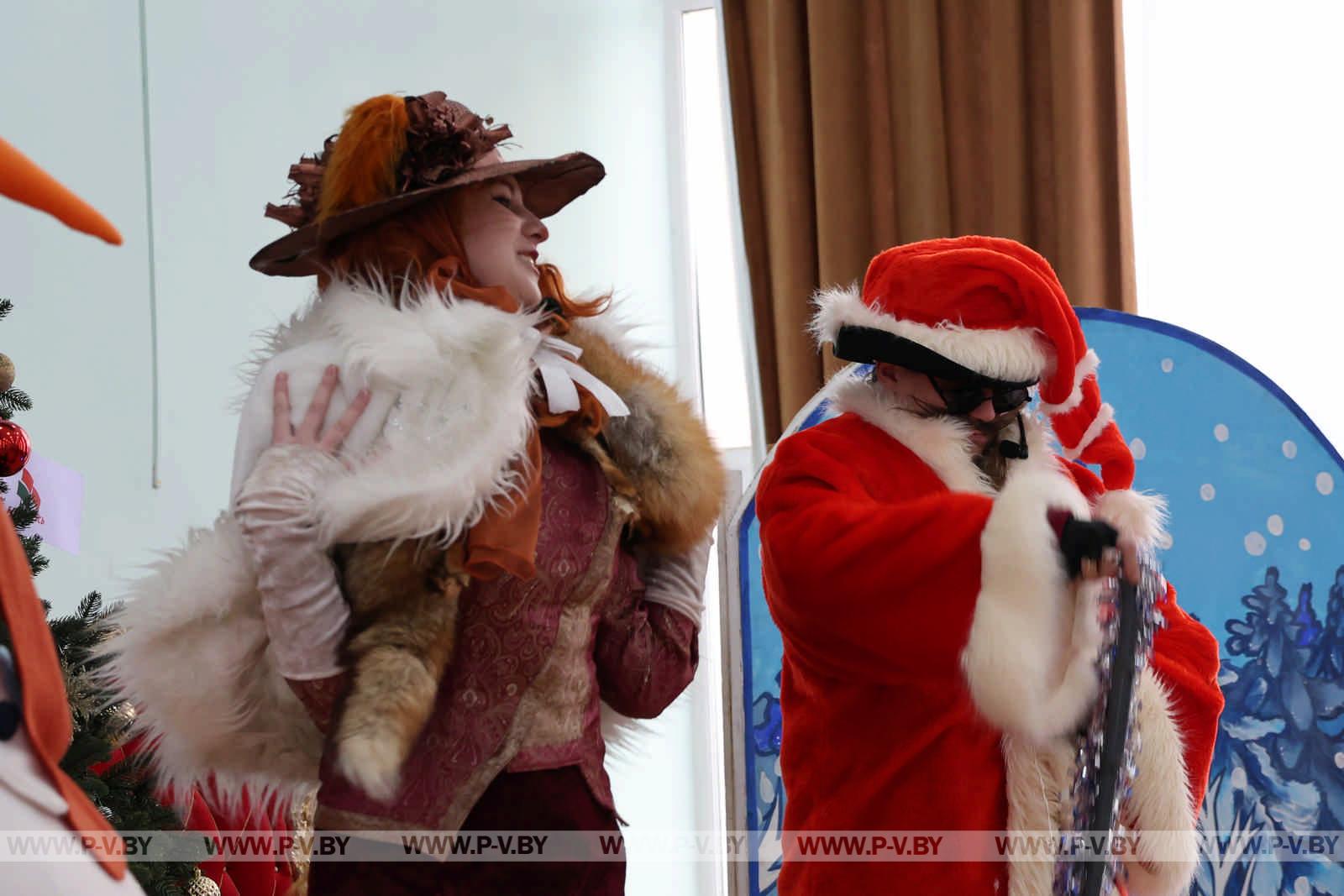 Региональная новогодняя елка в Пинске: чудеса и яркие эмоции для детей