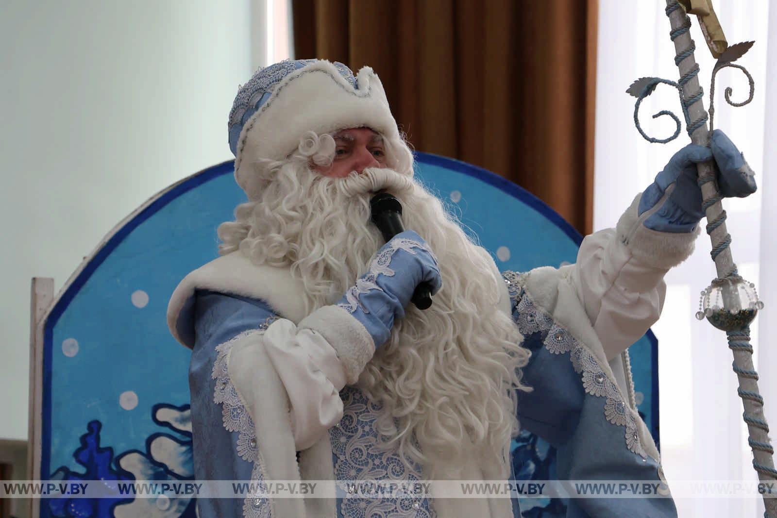 Региональная новогодняя елка в Пинске: чудеса и яркие эмоции для детей