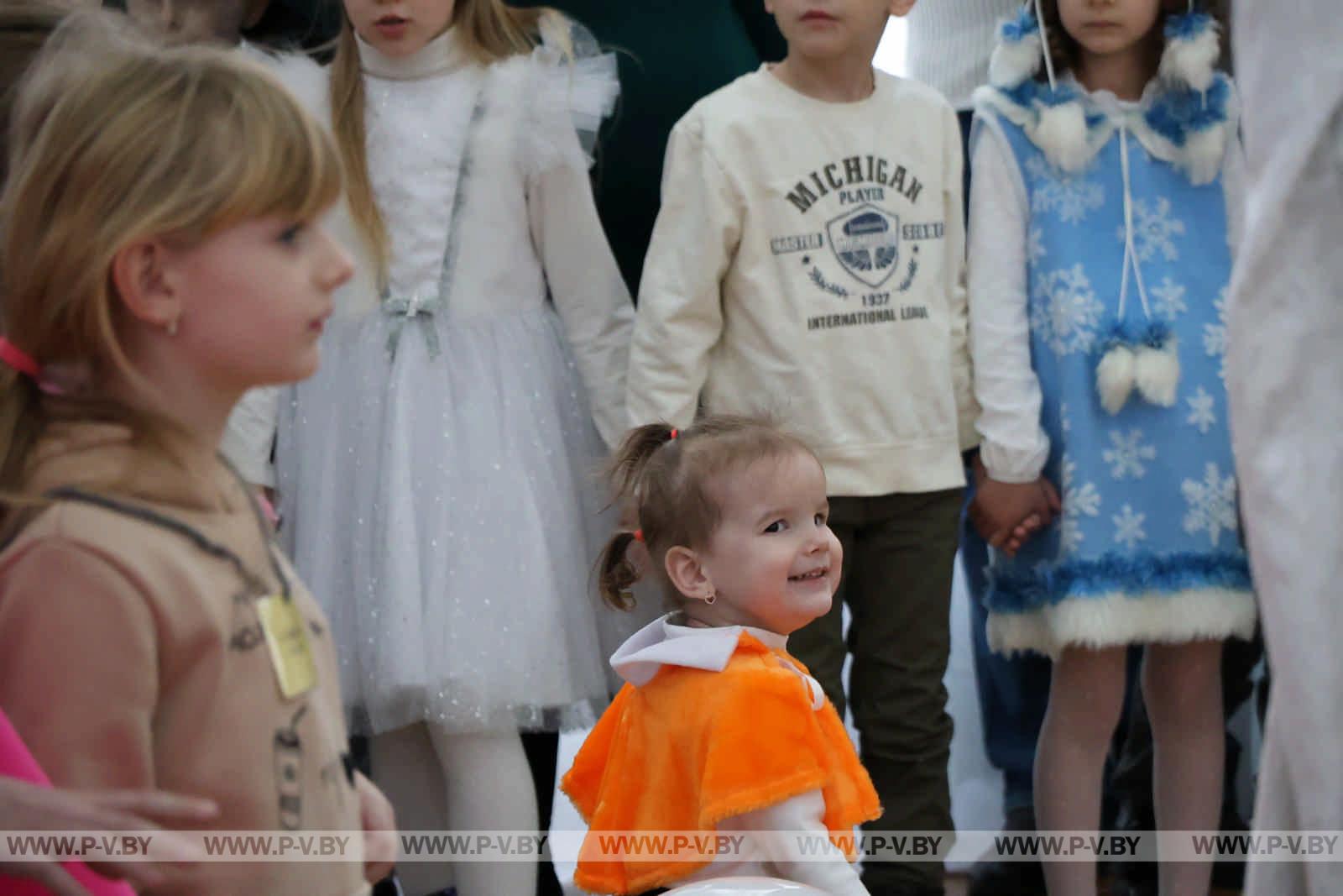 Региональная новогодняя елка в Пинске: чудеса и яркие эмоции для детей