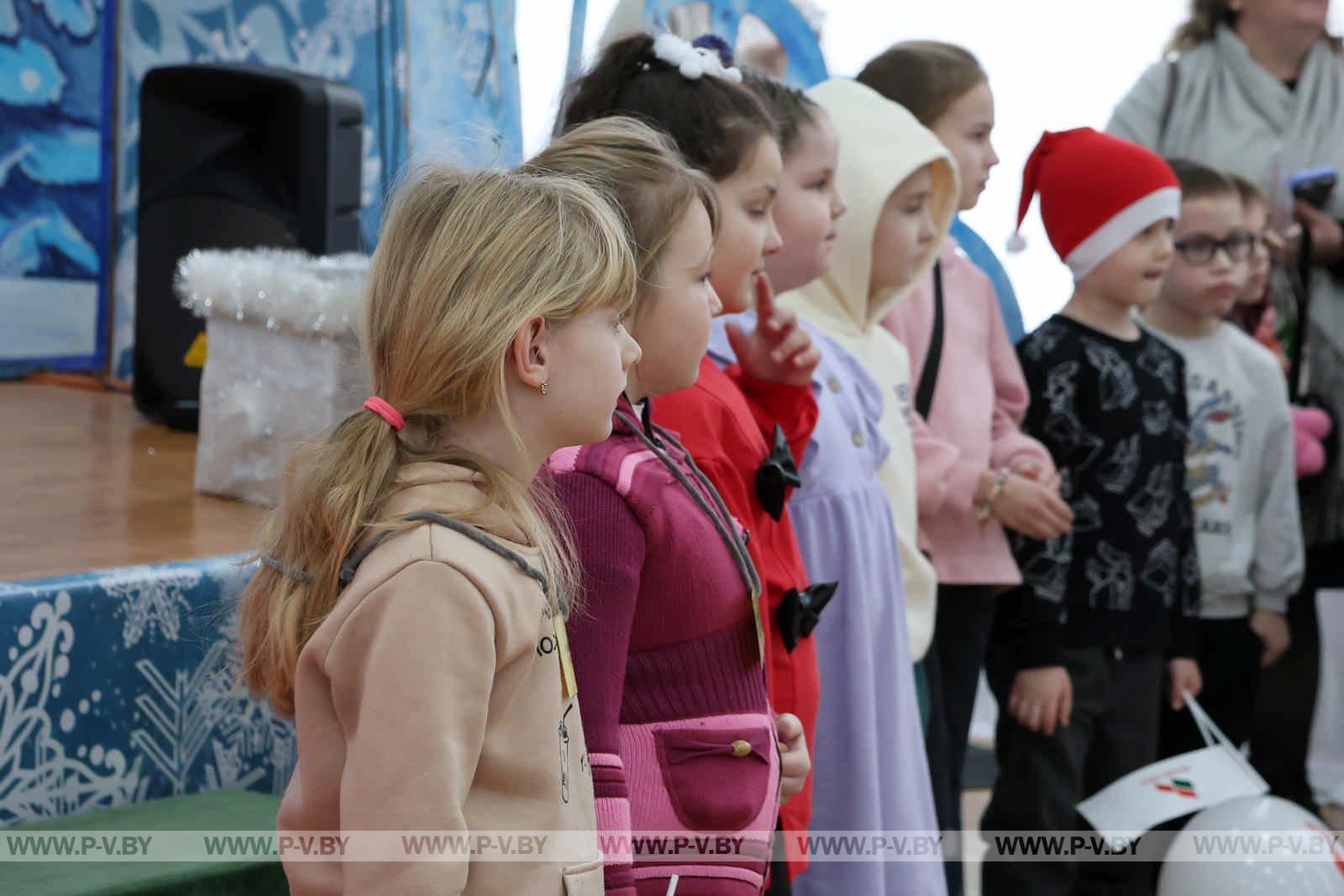 Региональная новогодняя елка в Пинске: чудеса и яркие эмоции для детей