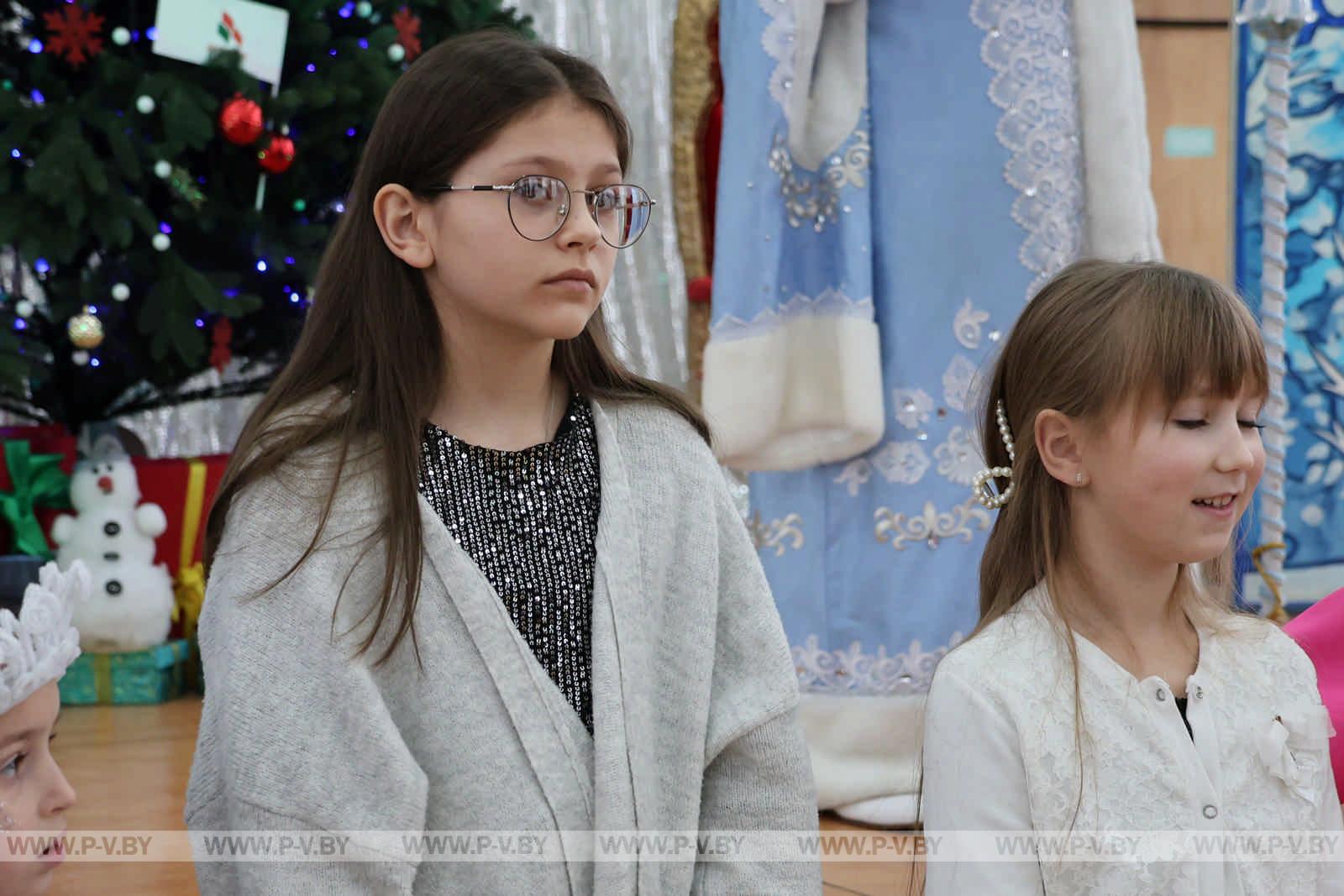 Региональная новогодняя елка в Пинске: чудеса и яркие эмоции для детей