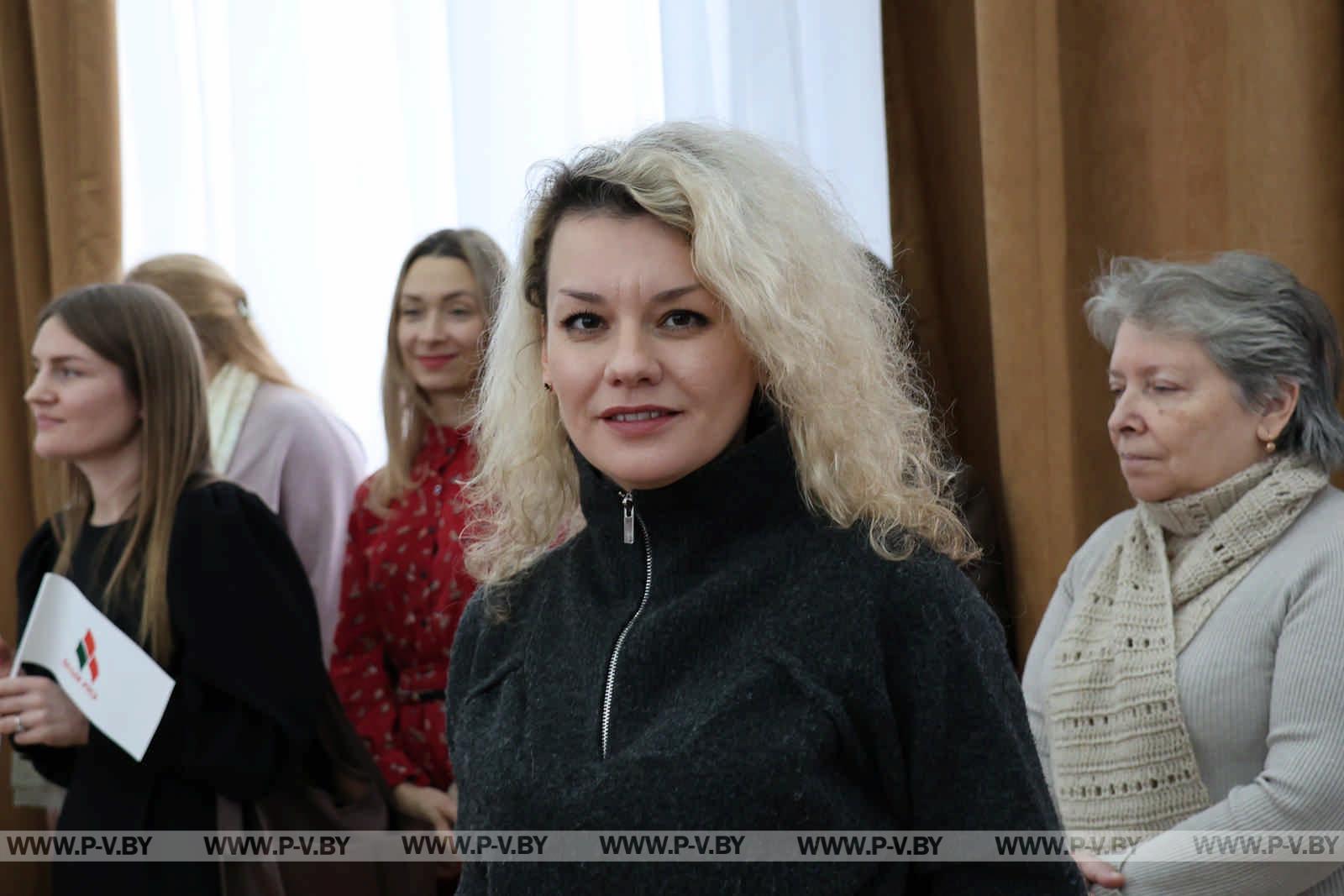 Региональная новогодняя елка в Пинске: чудеса и яркие эмоции для детей