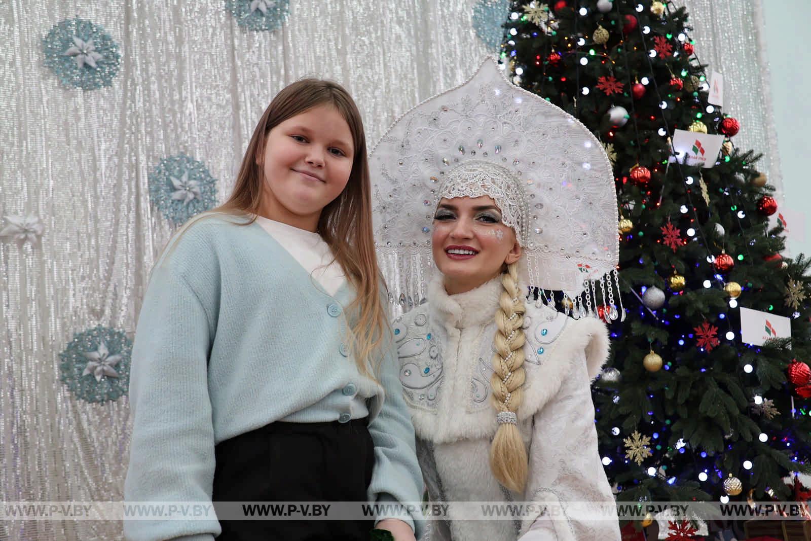 Региональная новогодняя елка в Пинске: чудеса и яркие эмоции для детей