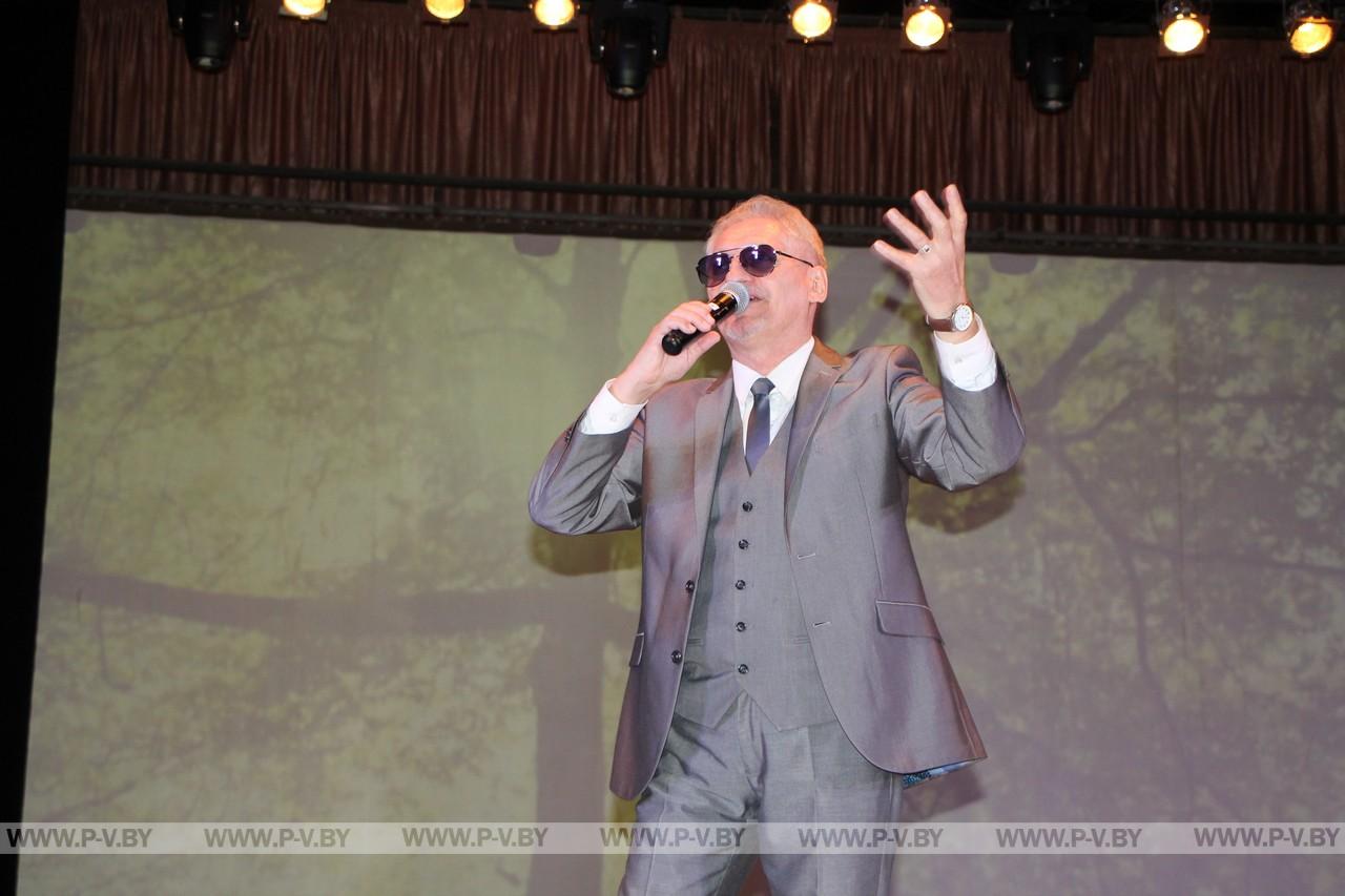 В городском Доме культуры состоялась концертная программа «Мир один для всех», посвященная Международному дню инвалидов