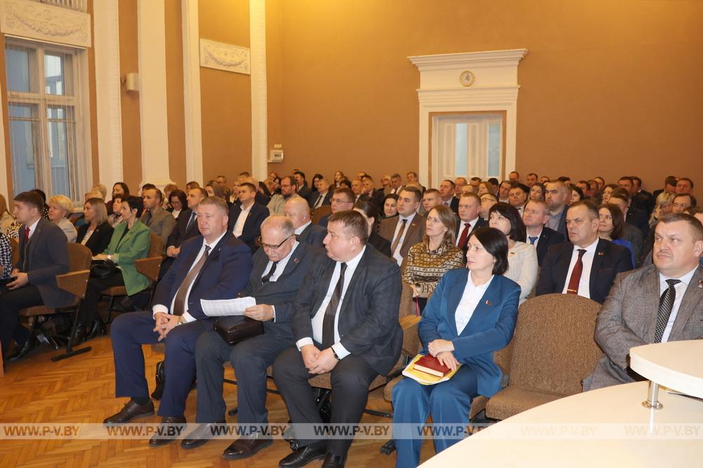 На заседании Пинского районного исполнительного комитета рассмотрели вопрос об эффективности принимаемых мер по реализации государственной молодежной политики