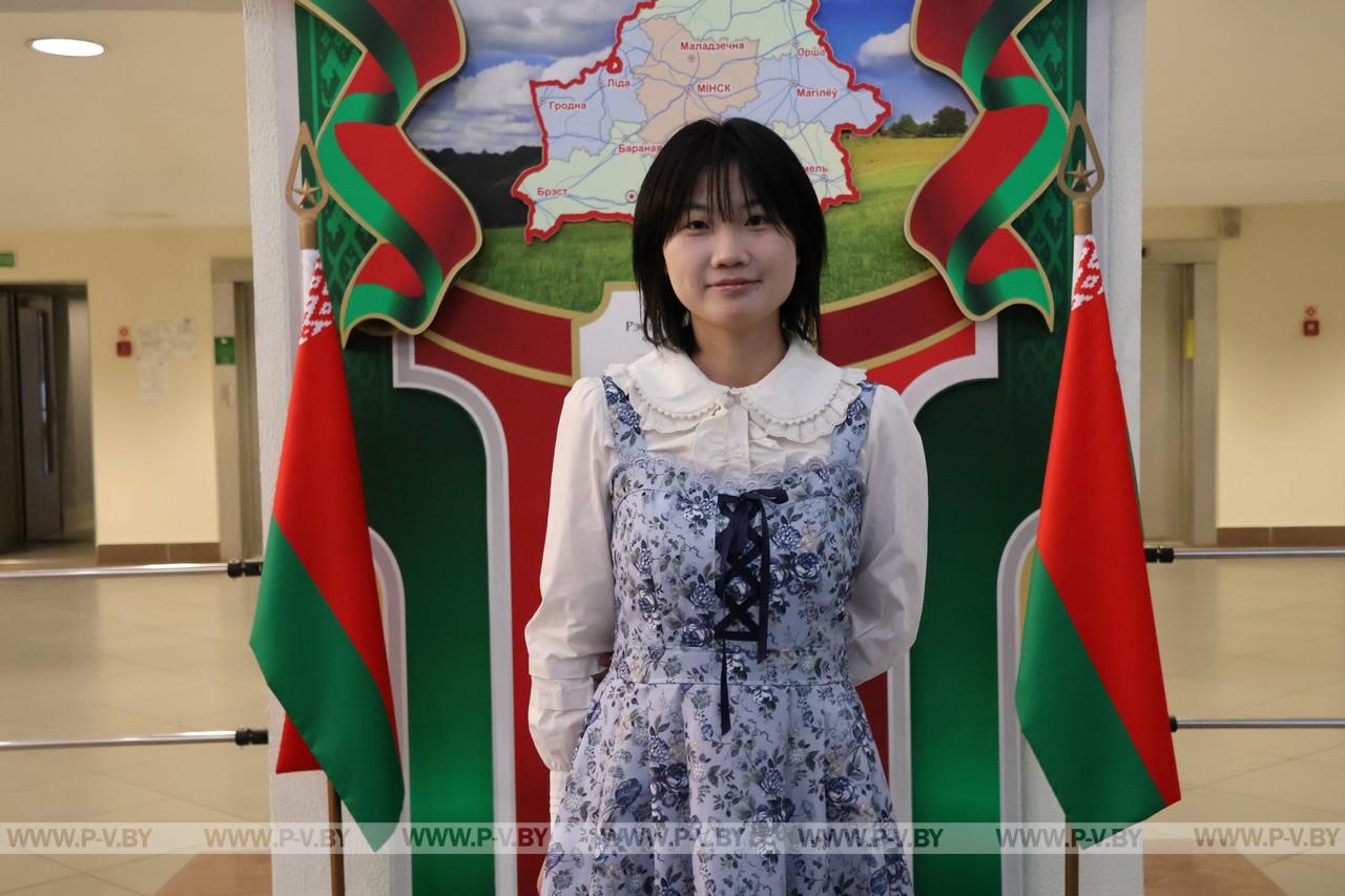 Цзинцзин: «Чту новогодние традиции в Китае, но нравится праздничная атмосфера в Пинске»