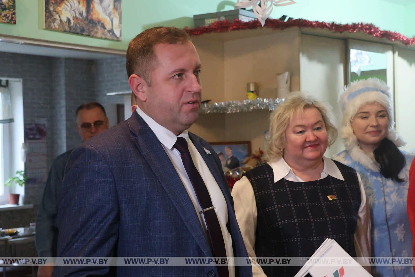 В Пинске дан старт новогодней благотворительной акции "Наши дети"