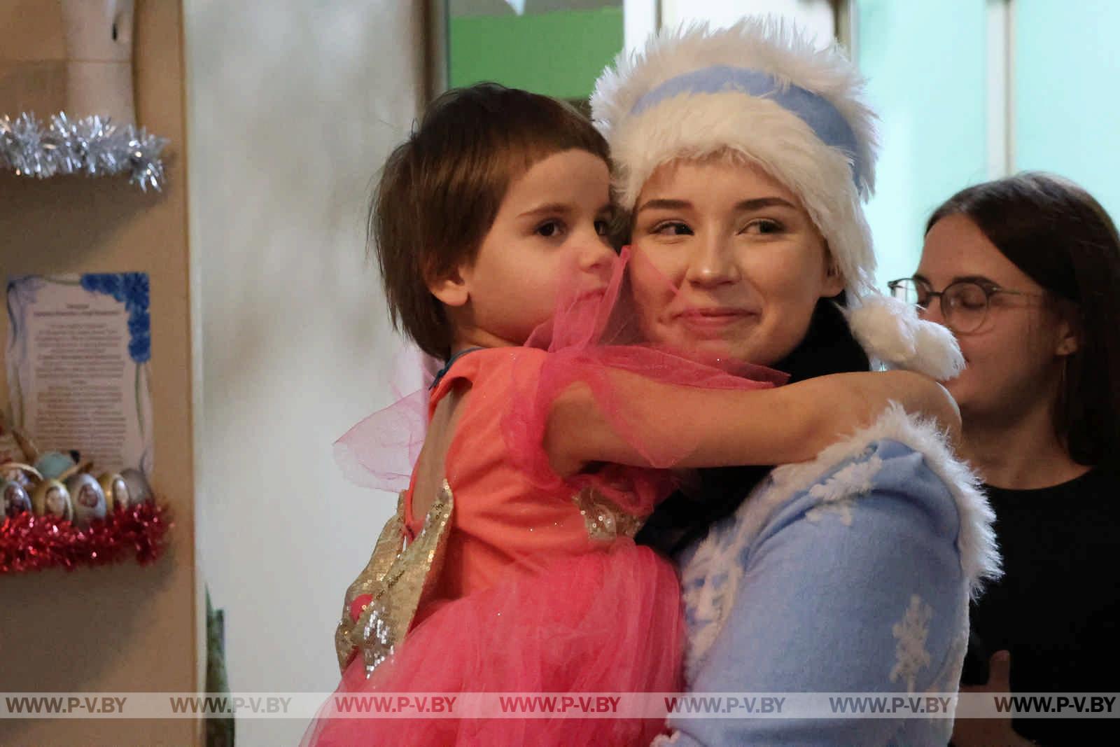 В Пинске дан старт новогодней благотворительной акции "Наши дети"