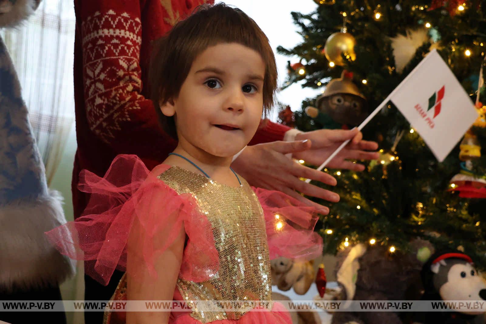 В Пинске дан старт новогодней благотворительной акции "Наши дети"