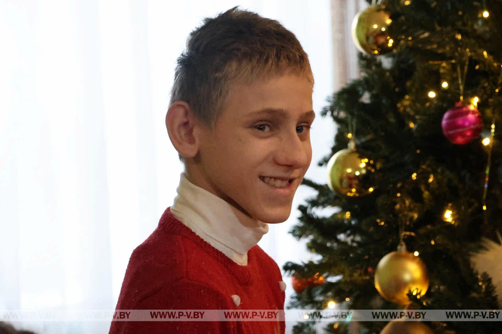 В Пинске дан старт новогодней благотворительной акции "Наши дети"