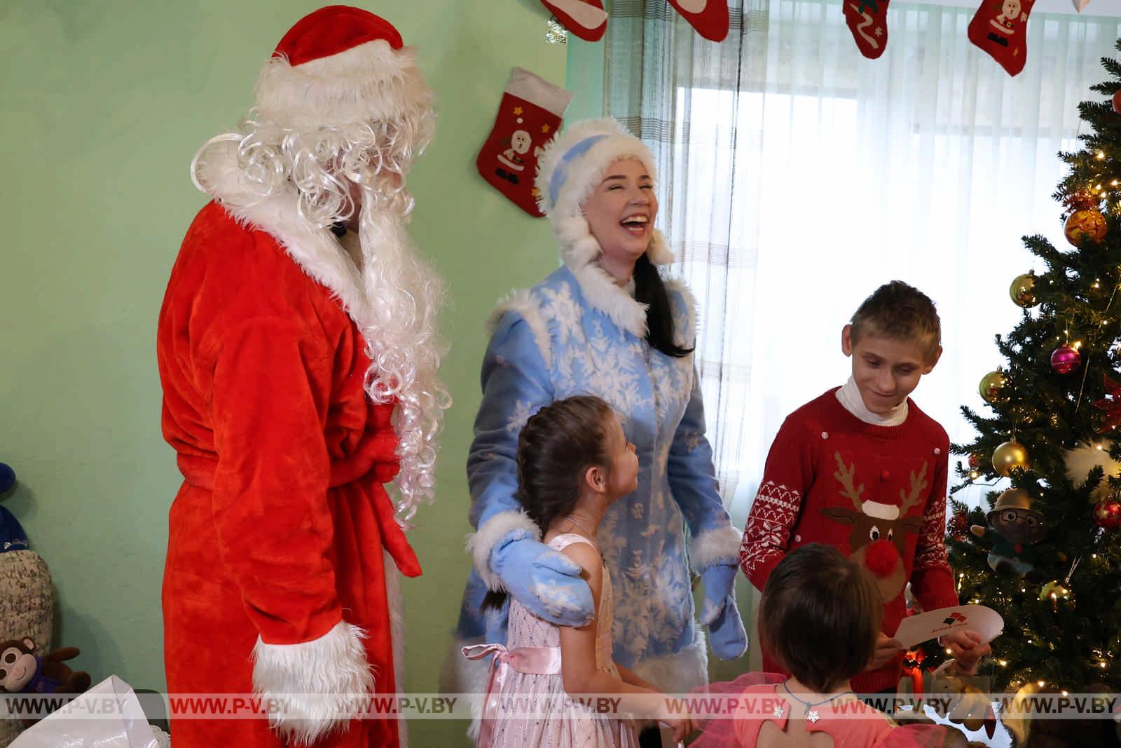 В Пинске дан старт новогодней благотворительной акции "Наши дети"