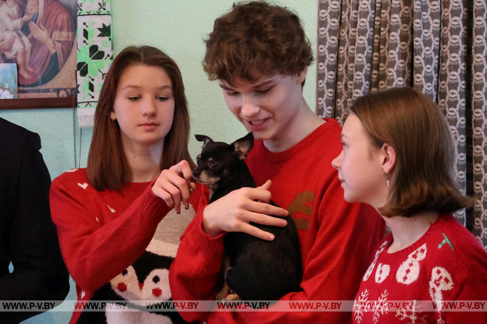 В Пинске дан старт новогодней благотворительной акции "Наши дети"