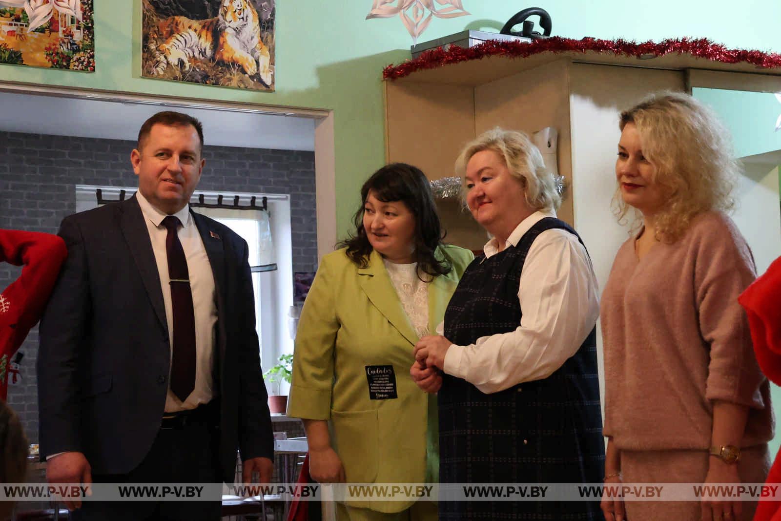 В Пинске дан старт новогодней благотворительной акции "Наши дети"